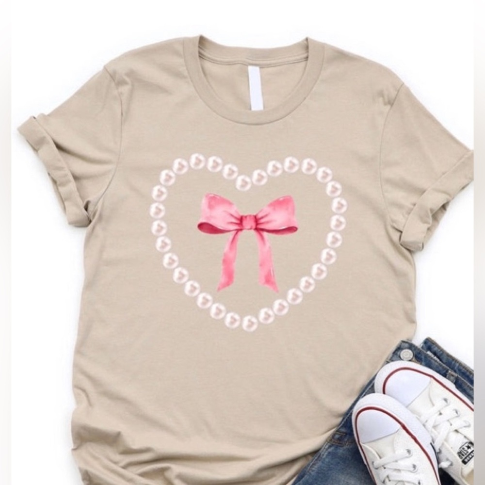 NWOT Tickled Teal Tan Pearl Heart T-Shirt with Pink Bow Design Size S